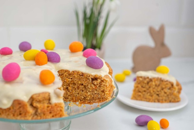 Karottenkuchen am Ostertisch | Credit: iStock.com/A_Lein