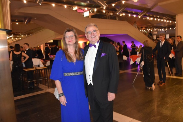 Paar am Wirtschaftsball