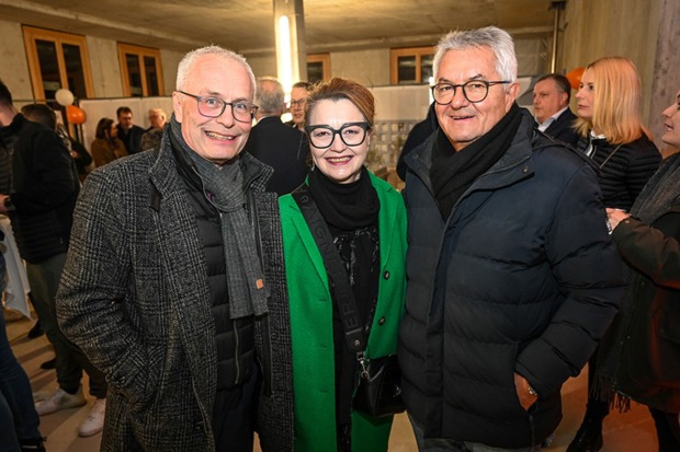 Vorstand Anton Steinberger (Sparkasse Feldkirch), Vize- Bgm. Edith Lampert-Deuring  und Harald Hornik (v. li.)
