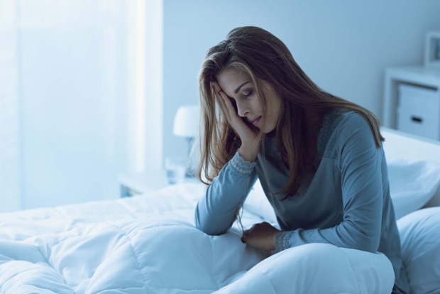 Frau hat schlecht geschlafen | Credit: iStock.com/demaerre