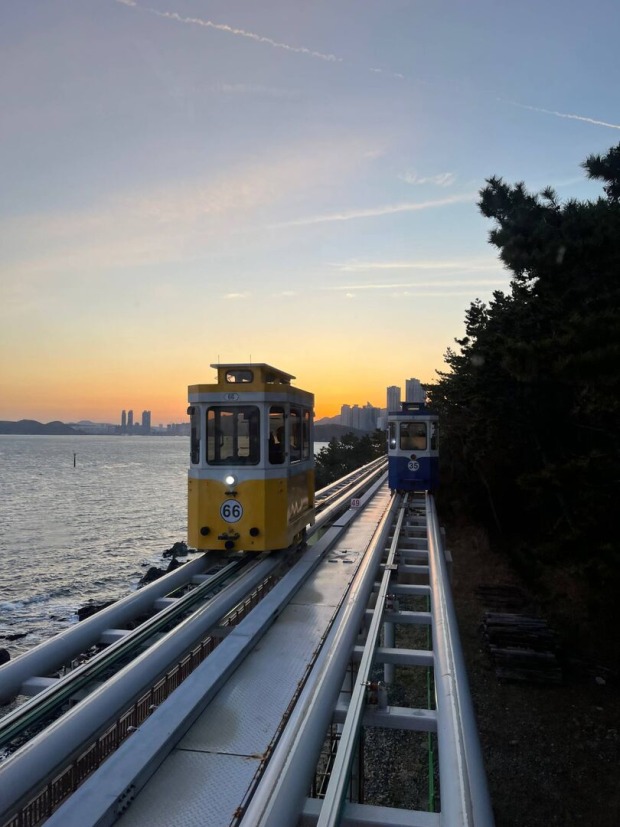 Zug "Haeundae Sky Capsule" im "Bluelinepark"