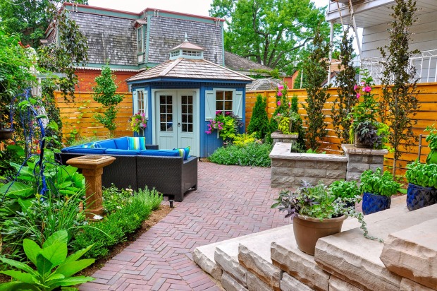 Gartenhaus im Grünen | Credit: iStock.com/Joanne Dale