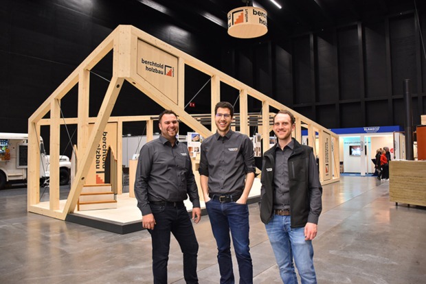 Berchtold Holzbau GF Thomas Berchtold (mi.) mit Jonathan Bösch (li.) und Michael Moser (Bauleitung Arbeitsvorbereitung)