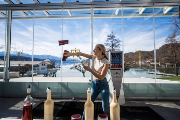 Mixology Talent Teilnehmerin Mona Schneider beim Nachwuchswettbewerb