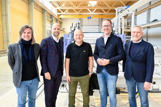 Gastgeber: Reinhard Schertler (i+R Gruppe), Landesrat Marco Tittler,  Hermann Böhler (i+R Holzbau), Landesrat Christian Gantner und Joachim Alge (i+R Gruppe)