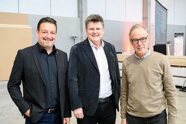 Stv. Vors. Manfred Migler (Raiffeisen Landesbank), Bernhard Feigl (SO Handwerk &amp; Gewerbe), Architekt Hermann Kaufmann (v. li.)