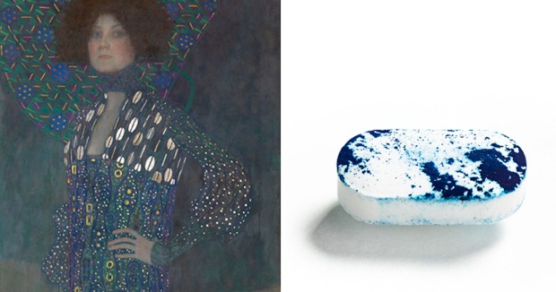 Staubpartikel von Klimts "Emilie Flöge" verpackt in einer Tablette
