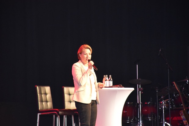 Hausherrin Bürgermeister Andrea Kaufmann freute sich über diese Jubläumsveranstaltung, die die Mohrenbräu-Halle wie zu „alten Messezeiten“ wieder einmal füllte.