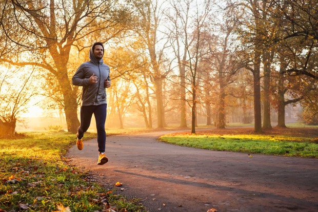 Mann joggt | Credit: iStock.com/BartekSzewczyk