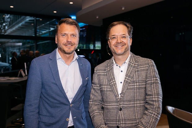Willi Bonjsak (EPAMEDIA Vorarlberg) und Landes-Direktor Paulus A. Vergeiner (Siemens) (v. li.)