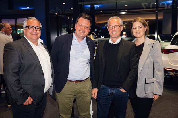 Michael Osti (Wirtschaftkammer  Vorarlberg Tourismus), Mathias Vacek (BOS Technik), Claudia und Michael Kramer (Gebrüder Weiss) (v. li.)