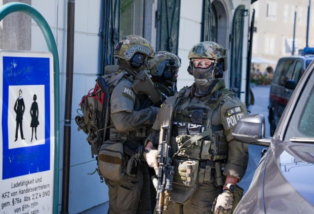 Spezialkräfte der Polizei in Linz.