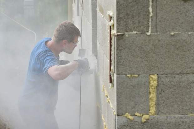 Mann arbeitet auf der Baustelle | Credit: iStock.com/Pavol Klimek