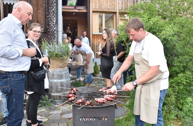 Bei Außenstand von Michael alias „Mörtel“ wurde Moscarini / veganes Flank-Beek vom Grill serviert.