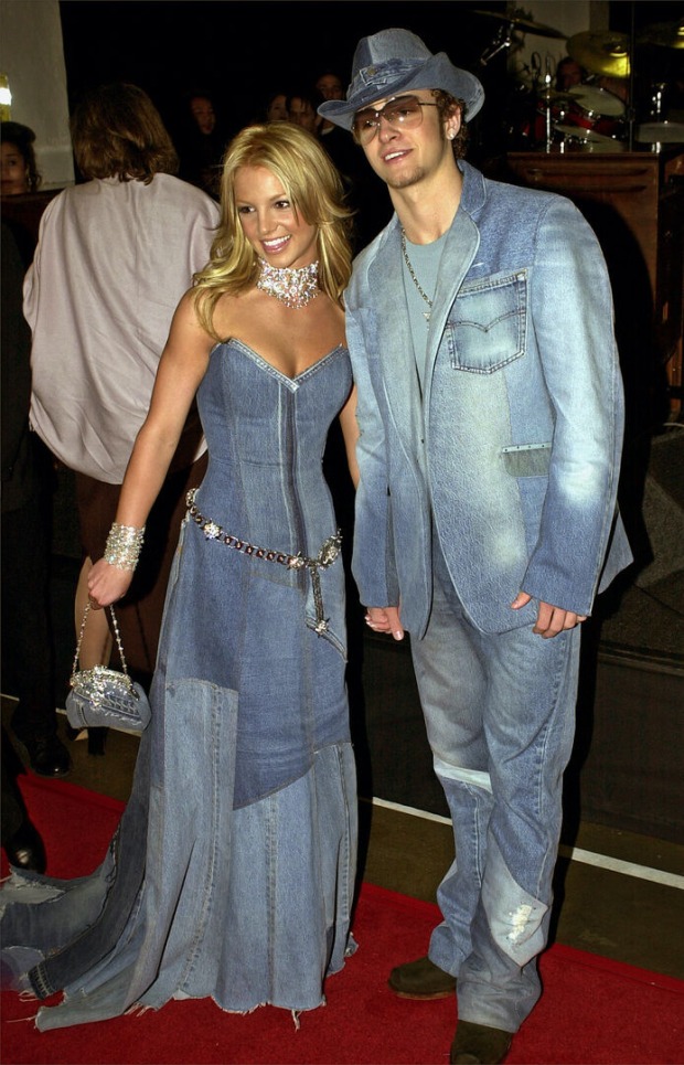 Justin Timberlake und Britney Spears mit ihrem identen Jeans-Outfit 2001.