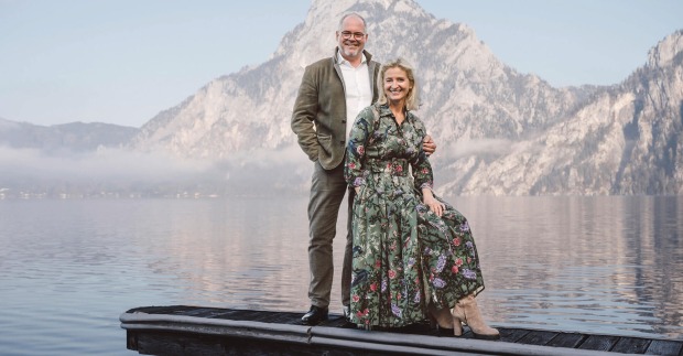 Die innovativen Hoteliers Monika und Wolfgang Gröller finden ihre Ruhe in dem Reichtum, der vor der Tür ihres ganz besonderen Hauses liegt: Natur, Berge und der See.