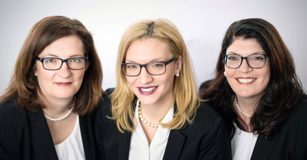 Drei Schwestern im Nonstop-Einsatz: Andrea Gebel, Margareta Staudinger und Ulrike Wolfgruber führen in vierter Generation das Bestattungsinstitut Grünzweig.