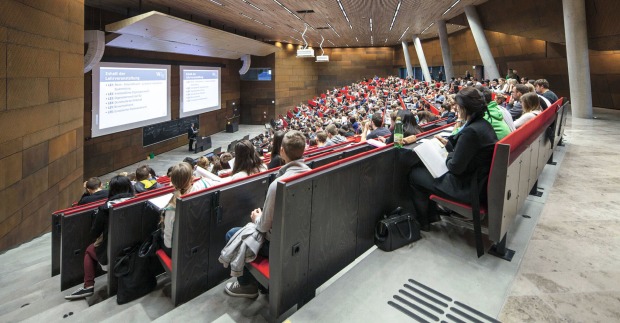 Lange Zeit spiegelte sich die Wichtigkeit der Familienunternehmen an den Universitäten nicht wider. Nun wird das Thema an der WU Wien auch an Studierende vermittelt.