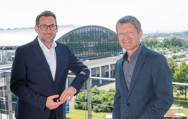 Stefan Mittag (links), Bereichsleiter Finanzen Messe Friedrichshafen sowie Mitgeschäftsführer der fairnamic GmbH und Klaus Wellmann (rechts), Geschäftsführer Messe Friedrichshafen