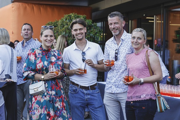 Stella Zuber (Jäger Bau), Marius Weizenegger (Jäger Bau), Thomas Horn (Jäger Bau) und Christiane Weigmann-Horn (v. li.)