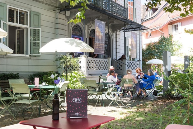 Das Museumscafé ist für Besucher und Stammgäste kommunikativer Treffpunkt und Erholungsort.