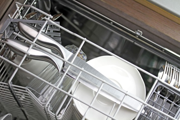 Messer in der Spülmaschine | Credit: iStock.com/j_markow