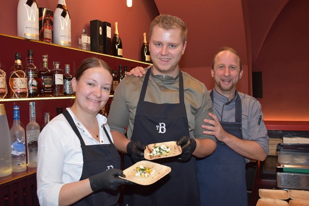 Carina Wackernell und Karl Eggetsberger (THE BARN, Lech am Arlberg) und Roland Auer (Aurelio Hotel &amp; Chalet, Lech)