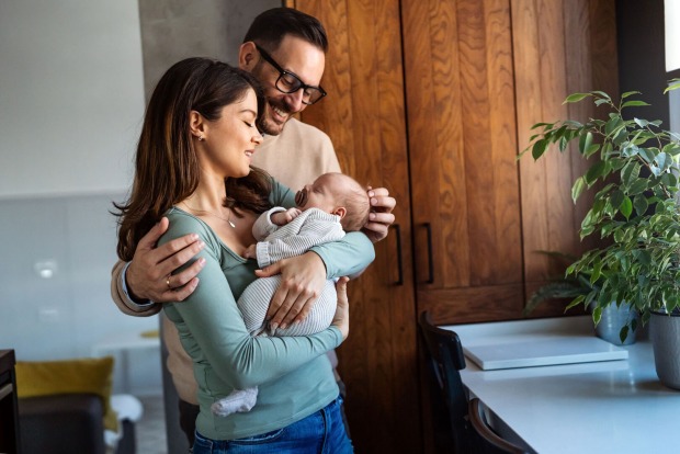 Eltern mit Baby | Credit: iStock.com/nd3000