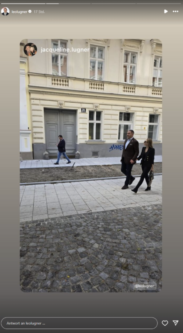 Jackie und Leo Lugner auf dem Weg zur Wahlkabine.