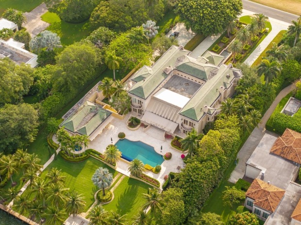 Villa im Grünen mit Pool