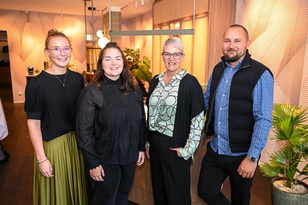 Reiseberaterinnen von Nachbaur Reisen Johanna Loacker, Hannah Gstöhl, Angelika Braunstein und Andreas Walser