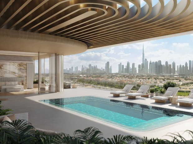 Pool mit Blick auf die Skyline von Dubai
