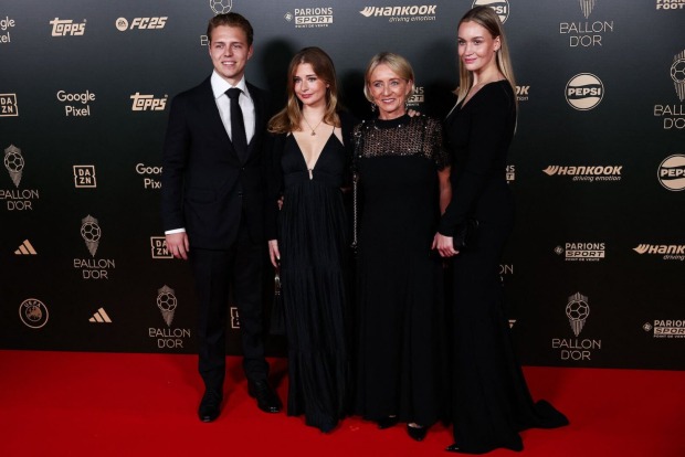 Ballon d'Or: Familie Beckenbauer auf dem roten Teppich.
