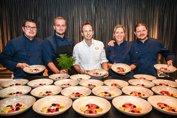 Kochteam: Simeon Shishkar, Ralf Langner, Falstaff Haubenkoch Stefan Lenz, Christine Stark und Christopher Moosmann (v. li.)