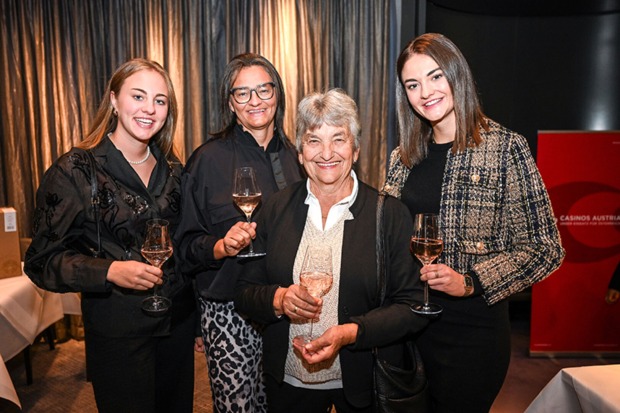 Verena und Renate Kühne, Agatha Lang und Leonie Kühne (v. li.)