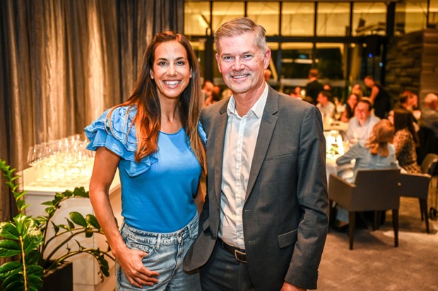 FALSTAFF BREGENZ: Künstlerin Nina Hartmann mit Casino Dir. Bernhard Moosbrugger.