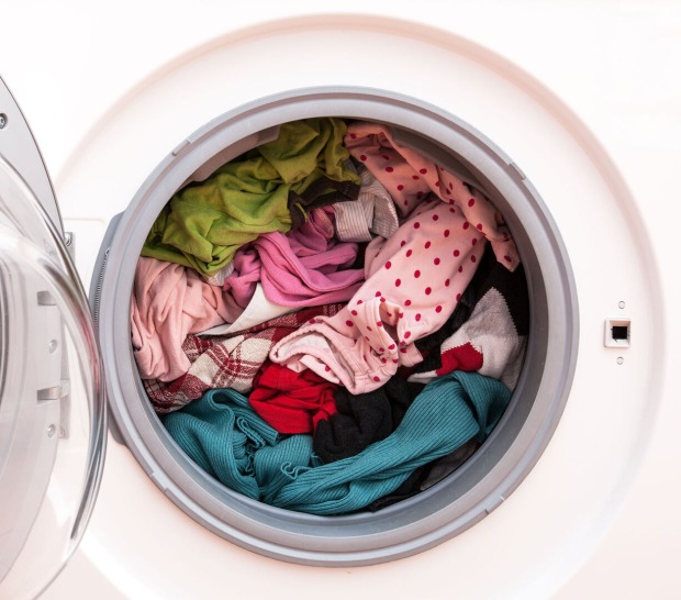 Volle Waschmaschine | Credit: iStock.com/KatarzynaBialasiewicz