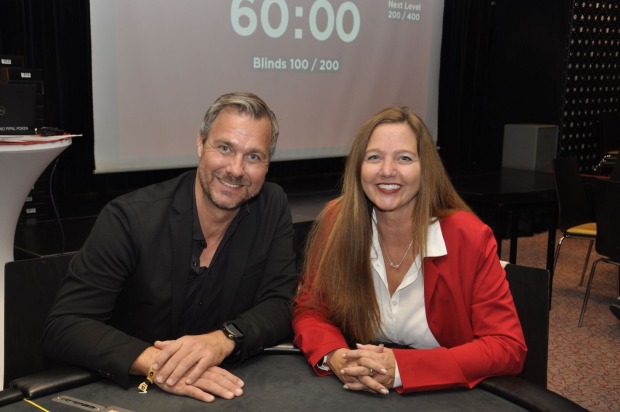 Herr und Dame am Pokertisch