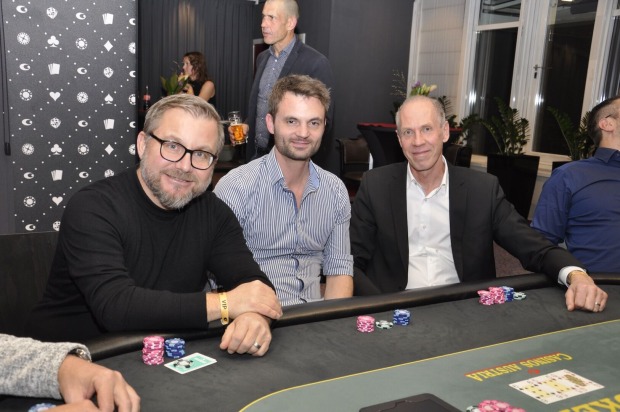 3 Herren am Pokertisch