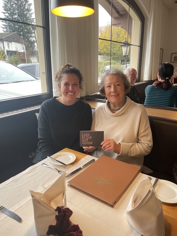Bettina Rhomberg (Krone) und Frau Wantke (v. li.)