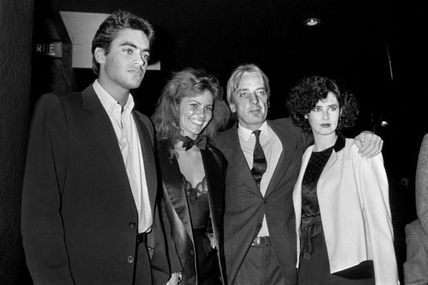 Dayle Haddon mit Kollegen bei einer Filmpremiere 1984.