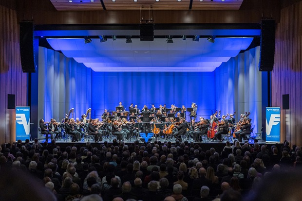 Fokus der musikalischen Darbietung lag auf einem einzigen Werk: „Má vlast“ (Mein Vaterland) von Bedřich Smetana (1824–1884) bestehend aus sechs symphonischen D