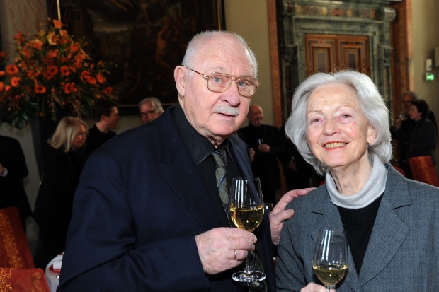 Rolf Schimpf und Ilse Zielstorff bei einem öffentlichen Auftritt.
