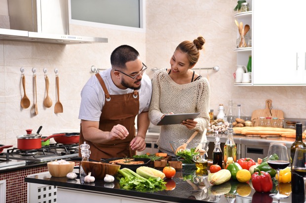 Paar kocht zusammen | Credit: iStock.com/amenic181