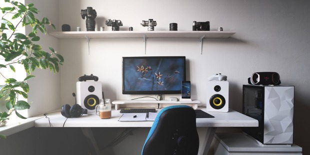 Hell eingerichteter Gaming Room | Credit: iStock.com/duh84