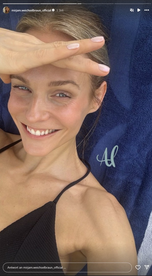 Mirjam Weichselbraun lächelt