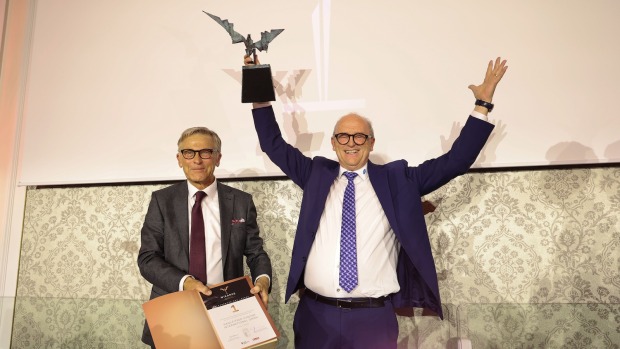 WKS-Präsident Peter Buchmüller (li.) gratulierte Hans Georg Hagleitner von der Hagleitner Hygiene International GmbH.