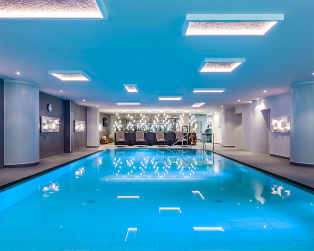 Indoor-Pool im Marriott Vienna Hotel | Credit: Vienna Marriott Hotel