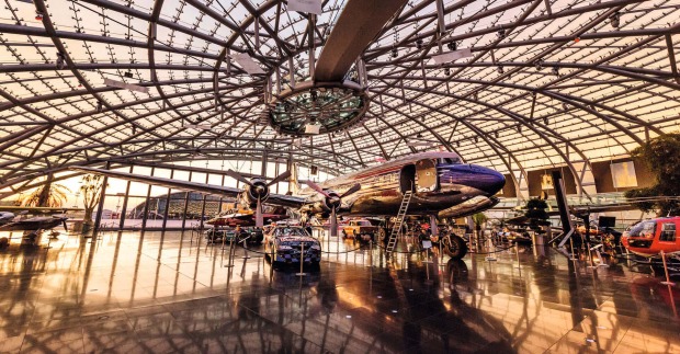 Red Bulls "Hangar-7" an der Ostseite des Salzburger Flughafens ist ein wichtiger Imagefaktor für den regionalen Airport.