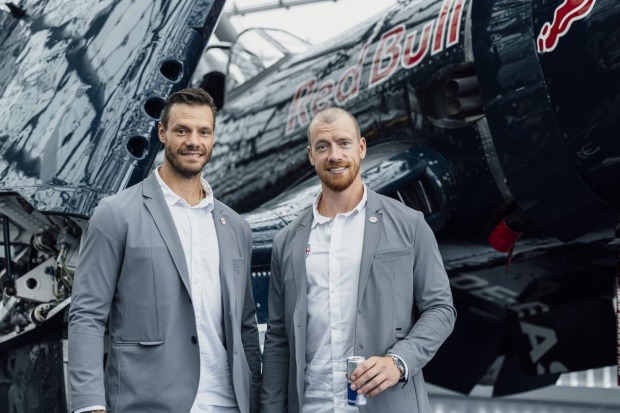 Die Brüder Thomas und Michael Raffl spielen künftig Seite an Seite.